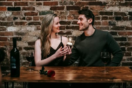 Online Dating Tips for Men: How to Stand Out and Make Real Connections